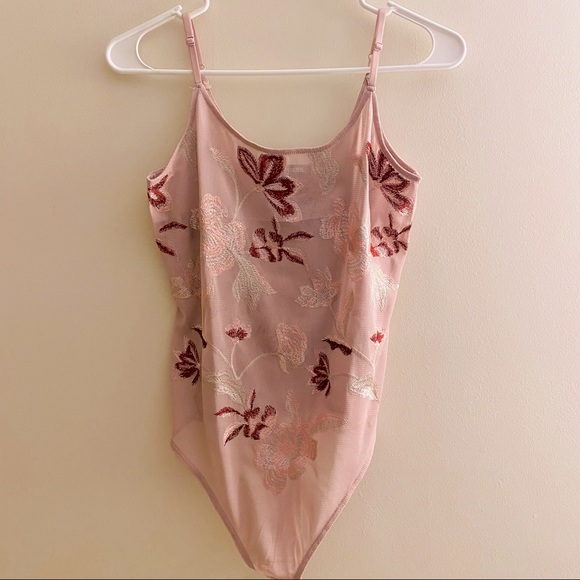 EXPRESS Sheer Floral Bodysuit in Small - Picture 3 of 7